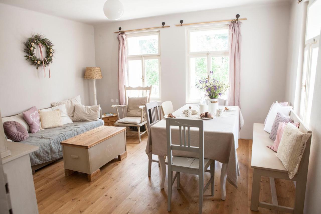 Domecek Na Kvetinovem Statku Villa Zdice ภายนอก รูปภาพ